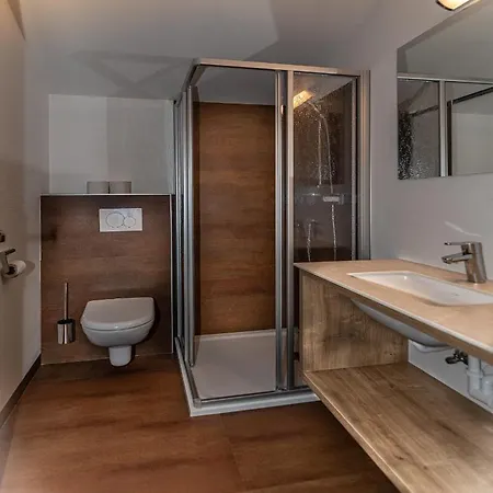 Unterhof واغراين